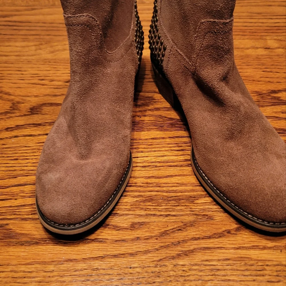 NWOT Marc Fisher Dark Tan Brown Genuine Suede Leather Studded Ankle Shoes Boots